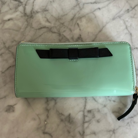 KATE SPADE patent leather wallet - Picture 1 of 10